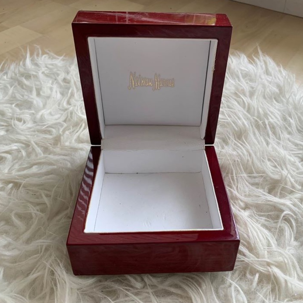 NEIMAN MARCUS - Jewelry Box